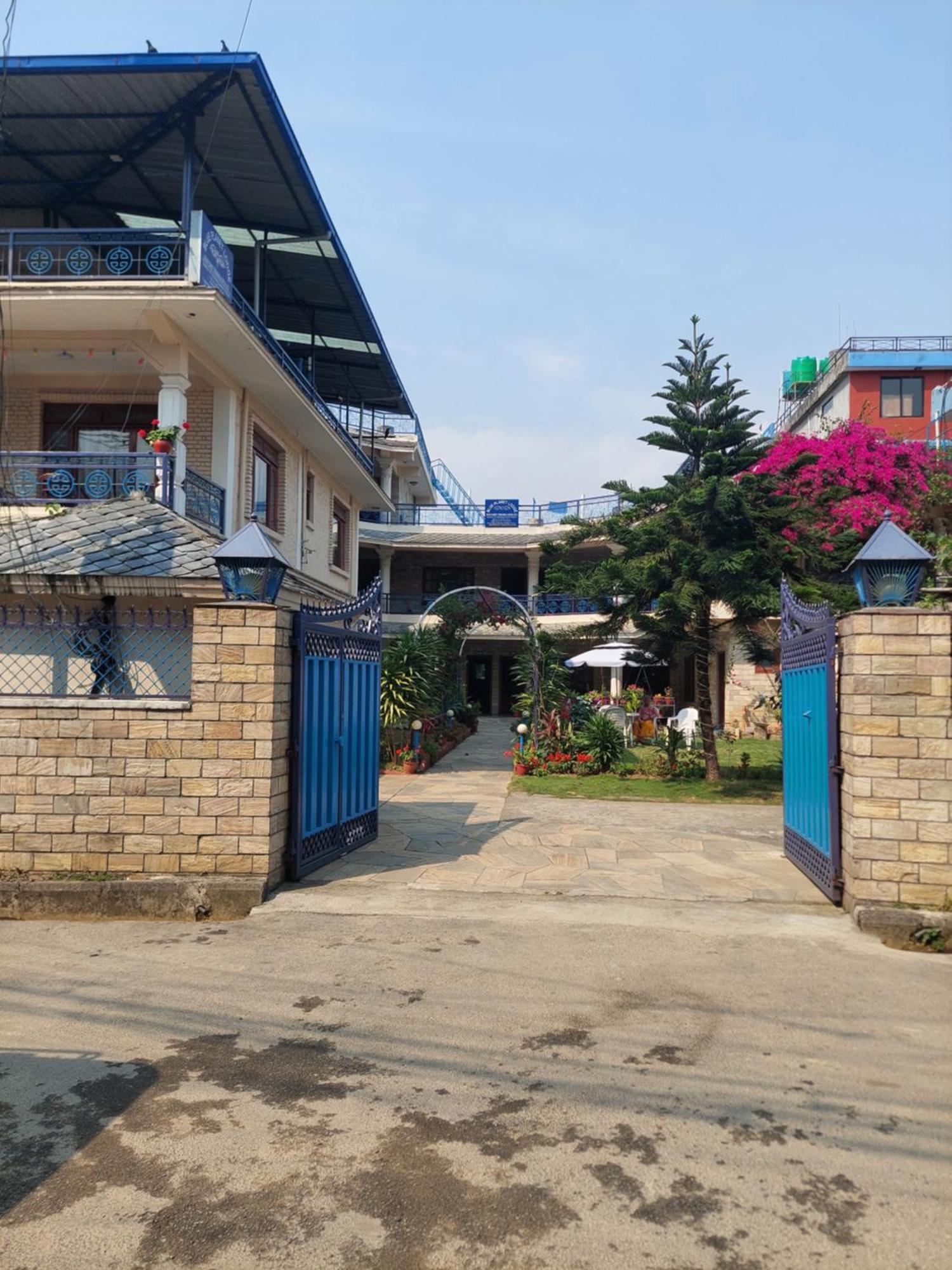 Blue Planet Lodge & Restaurant Pokhara Esterno foto